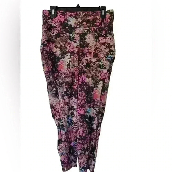 Lululemon Base Pace High-Rise Tight 25" Size‎ 12
Stencil Blossom Red Multi - Picture 4 of 10